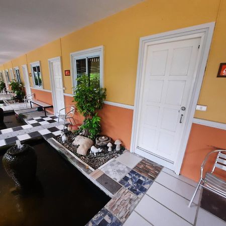 Fancy Carp Resort Petchaburi Esterno foto