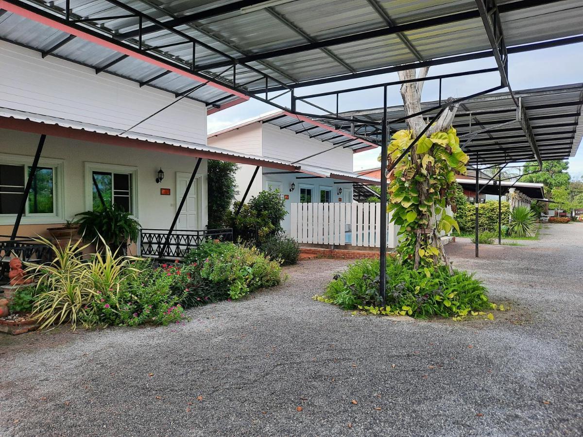 Fancy Carp Resort Petchaburi Esterno foto