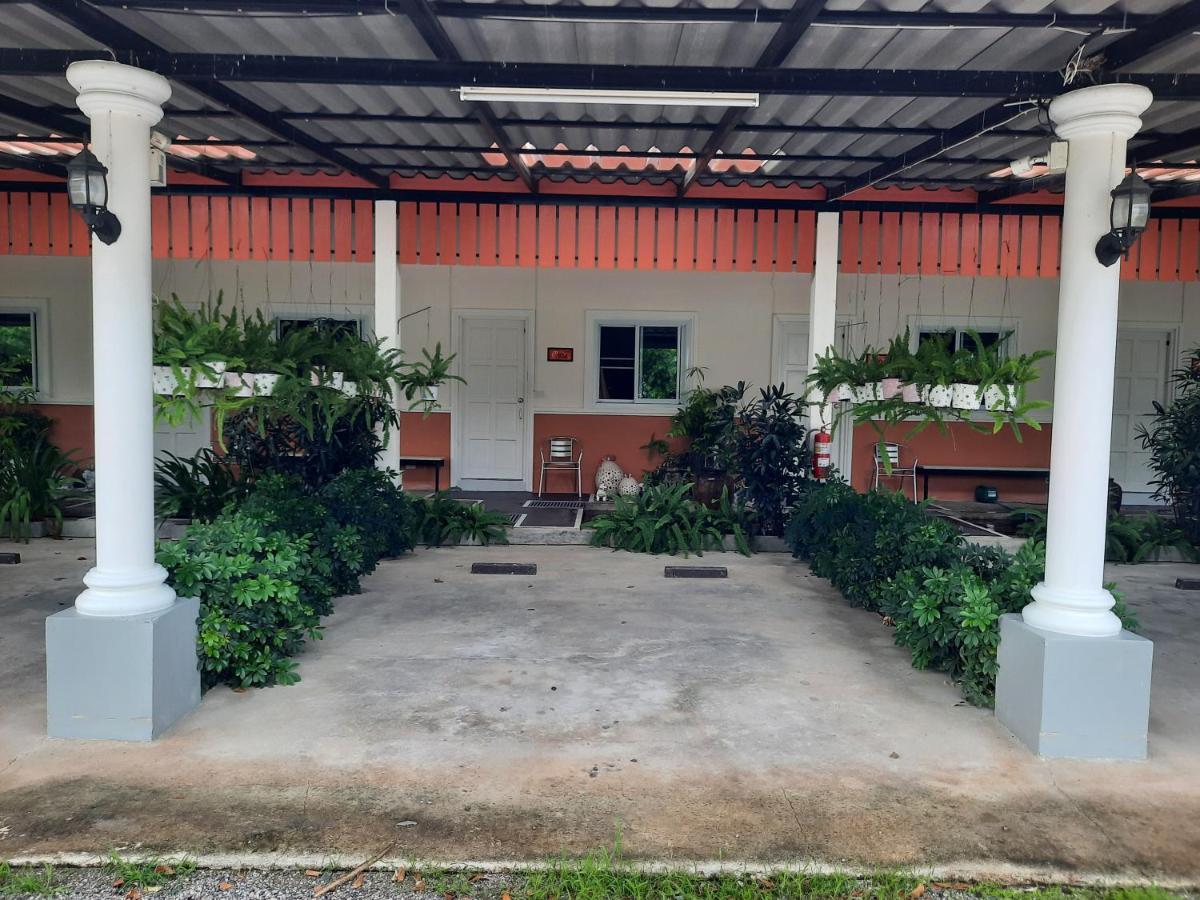 Fancy Carp Resort Petchaburi Esterno foto