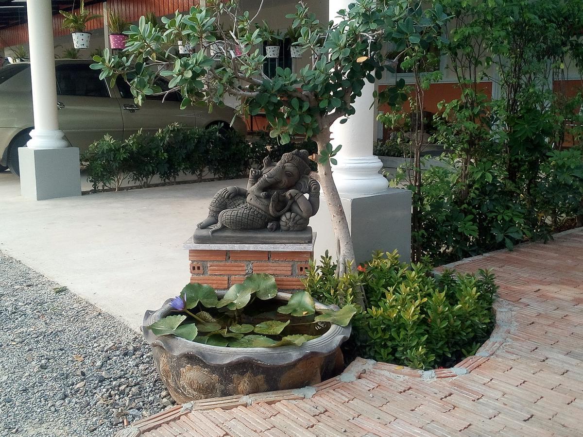 Fancy Carp Resort Petchaburi Esterno foto