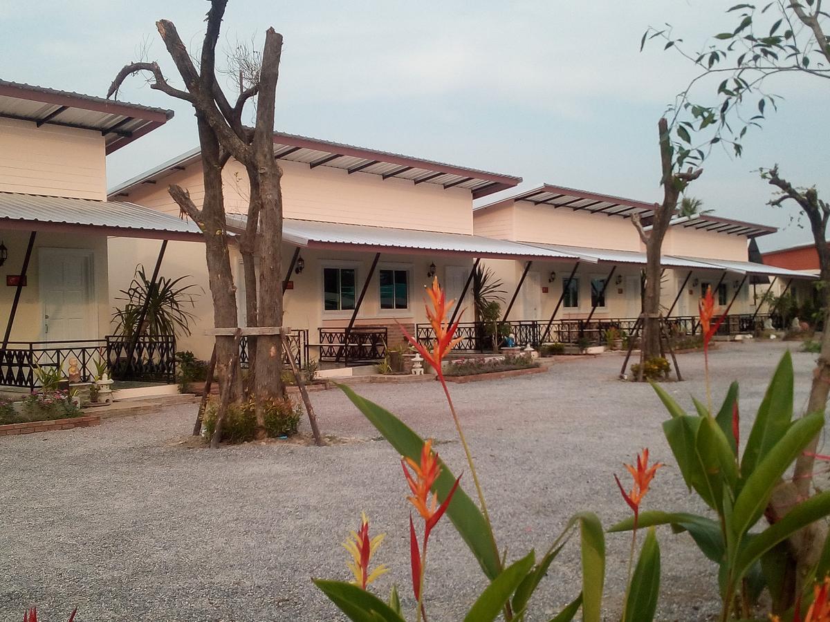 Fancy Carp Resort Petchaburi Esterno foto