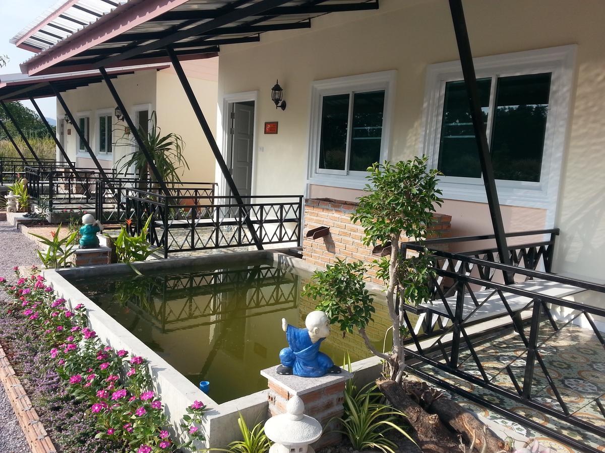 Fancy Carp Resort Petchaburi Esterno foto