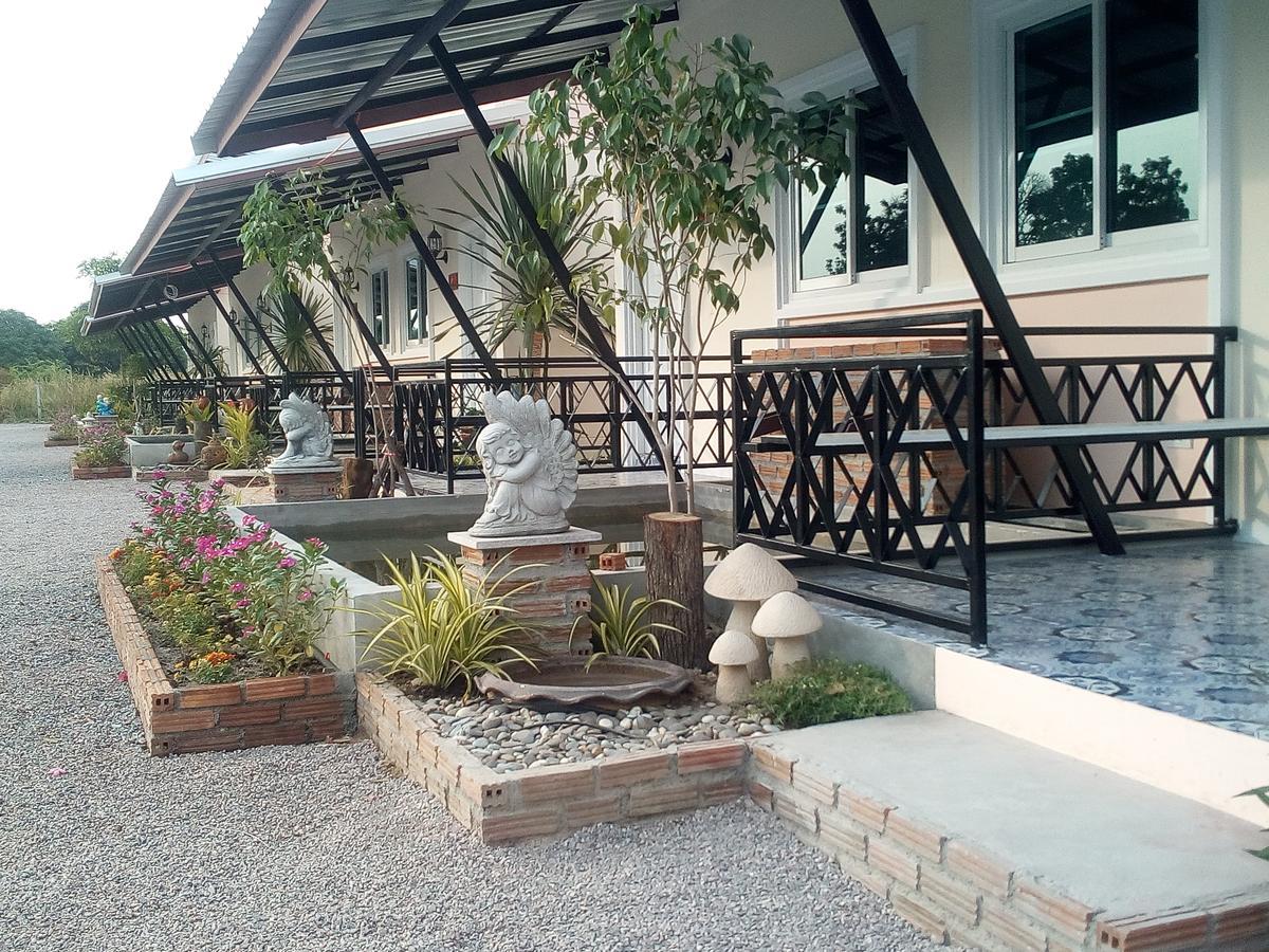 Fancy Carp Resort Petchaburi Esterno foto