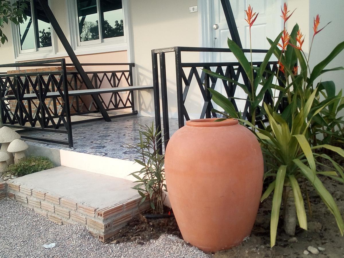 Fancy Carp Resort Petchaburi Esterno foto