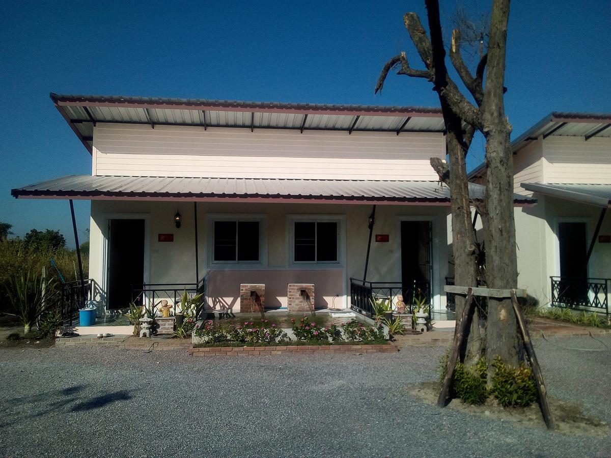 Fancy Carp Resort Petchaburi Esterno foto