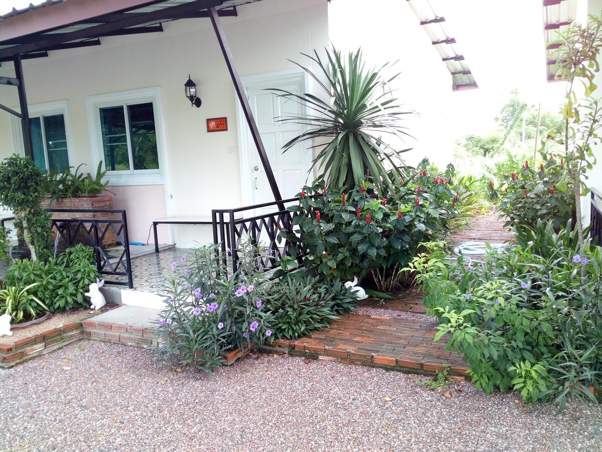 Fancy Carp Resort Petchaburi Esterno foto