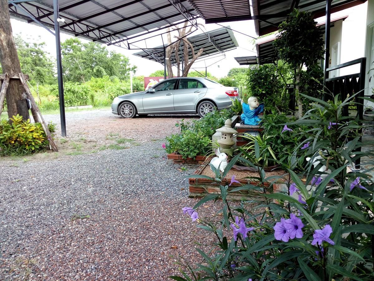 Fancy Carp Resort Petchaburi Esterno foto