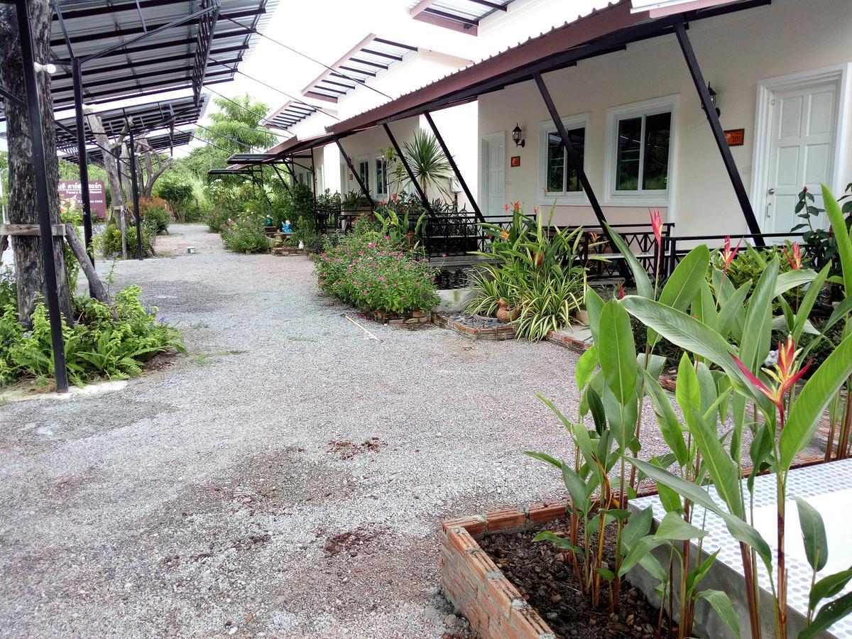 Fancy Carp Resort Petchaburi Esterno foto